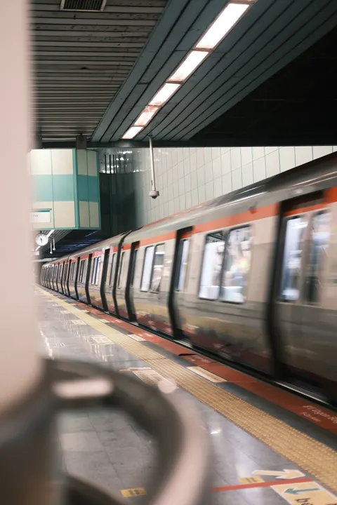 Metro Phone Wallpaper · street · 1440×2160