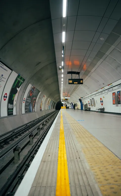 Metro Phone Wallpaper · street · 1440×2315