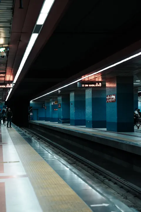 Metro Phone Wallpaper · street · 1440×2160