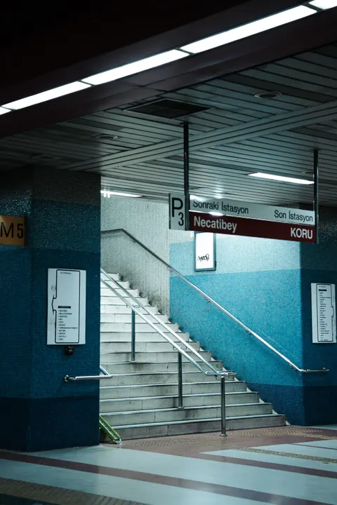 Metro Phone Wallpaper · street · 1440×2160
