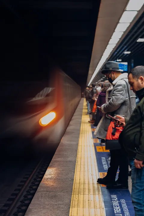 Metro Phone Wallpaper · street · 1440×2160