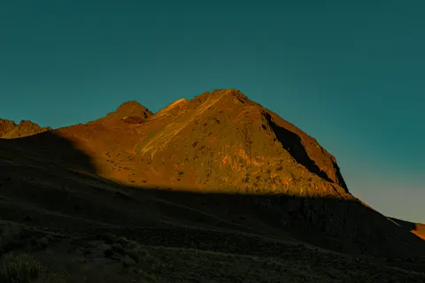 Golden Peak 4K Wallpaper · mountains · 3840×2560