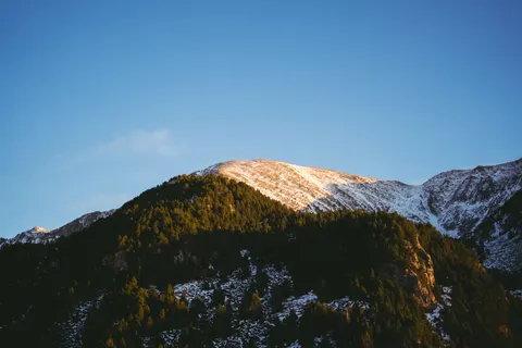 Golden Peak 4K Wallpaper · mountains · 3840×2560