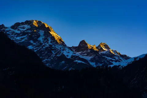 Altın Zirve 4K Duvar Kağıdı · mountains · 3840×2560