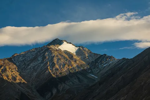 خلفية الجبال بدقة 4K · mountains · 3840×2560