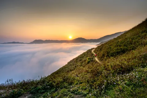 金色山峰 4K桌布 · mountains · 3840×2561
