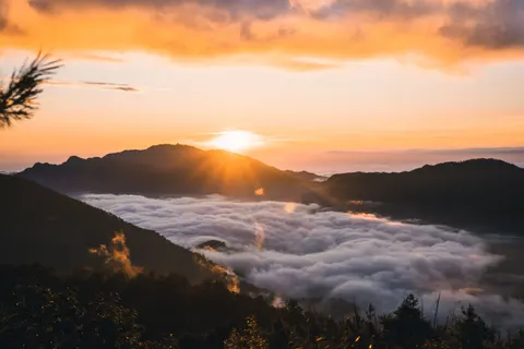 黄金の頂 4K壁紙 · mountains · 3840×2560