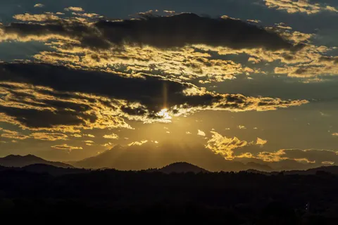 산 4K 배경화면 · mountains · 3840×2560