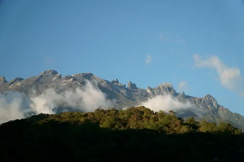 Fond d'écran Sommet doré 4K · mountains · 3840×2560