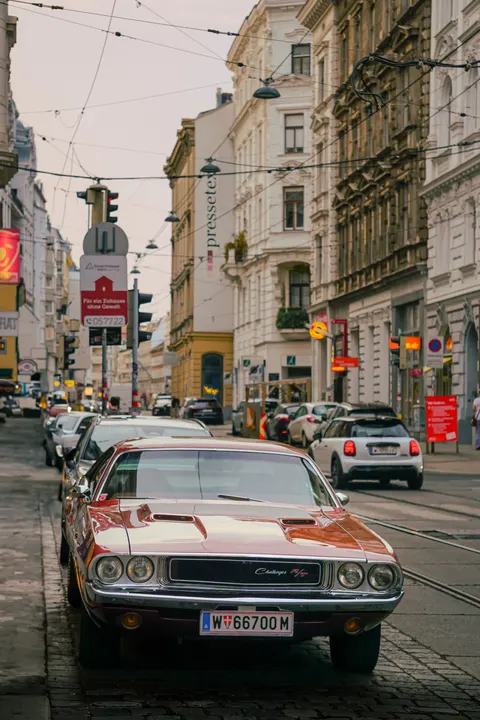 Trem Kota Wallpaper HP · street · 1440×2160