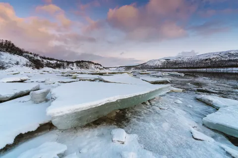 Обои Замёрзшее озеро 4K · nature · 3840×2561