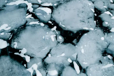 خلفية بحيرة متجمدة بدقة 4K · nature · 3840×2560