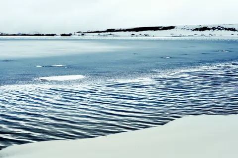 Frozen Lake 4K Wallpaper · nature · 3840×2560