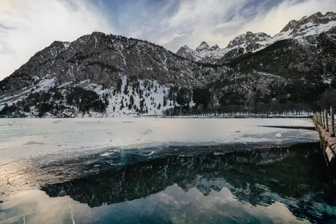 冰封湖泊 4K壁纸 · nature · 3840×2560