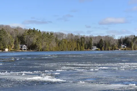 Frozen Lake 4K Wallpaper · nature · 3840×2560