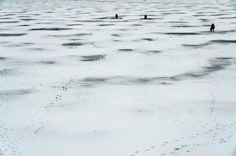 Frozen Lake 4K Wallpaper · nature · 3840×2546