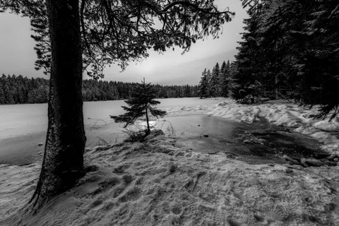 Zugefrorener See 4K Hintergrundbild · nature · 3840×2558