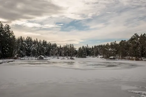 Zugefrorener See 4K Hintergrundbild · nature · 3840×2563