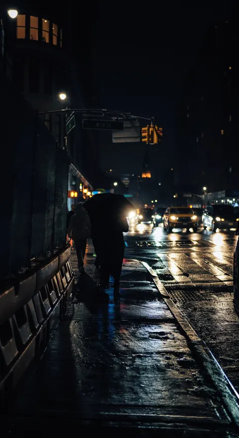 雨中街道 手机壁纸 · street · 1440×2633