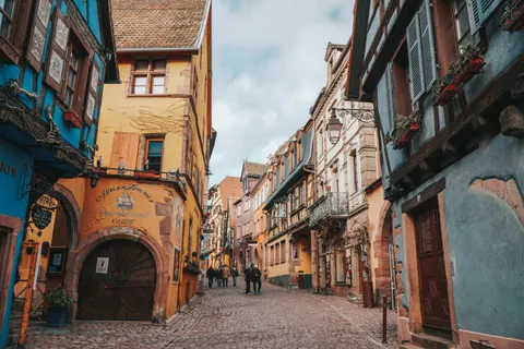 Old Town Street 4K Wallpaper · architecture · 3840×2560