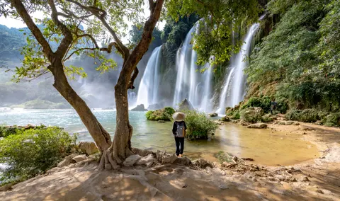Rainforest Waterfall 4K Wallpaper · nature · 3840×2272