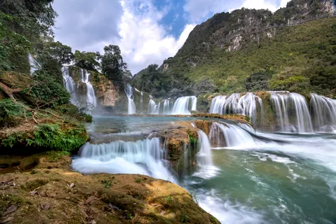 Rainforest Waterfall 4K Wallpaper · nature · 3840×2560