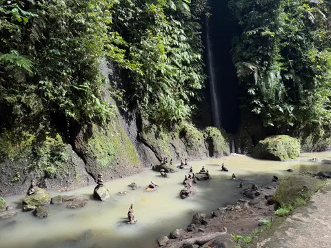 Rainforest Waterfall 4K Wallpaper · nature · 3840×2880