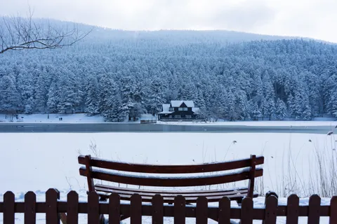 Frozen Lake 4K Wallpaper · nature · 3840×2560