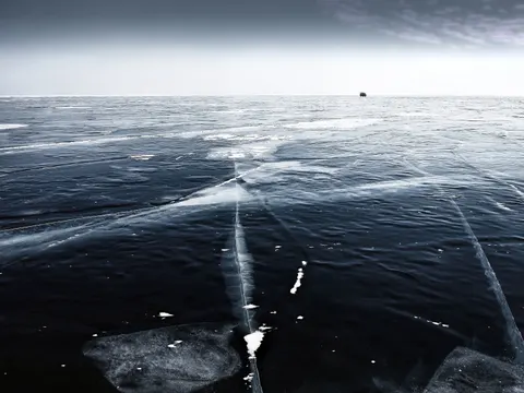 Frozen Lake 4K Wallpaper · nature · 3840×2879
