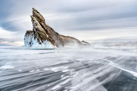 Frozen Lake 4K Wallpaper · nature · 3840×2563