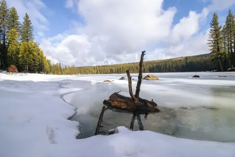 Frozen Lake 4K Wallpaper · nature · 3840×2560