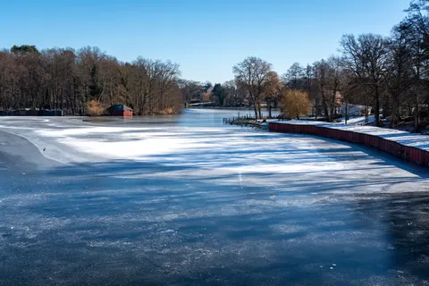 Frozen Lake 4K Wallpaper · nature · 3840×2560