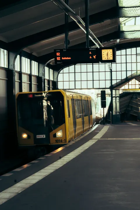 Metro Phone Wallpaper · street · 1440×2160