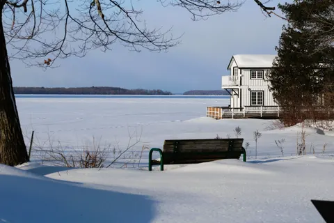 Frozen Lake 4K Wallpaper · nature · 3840×2560