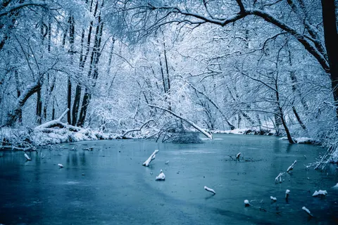 Frozen Lake 4K Wallpaper · nature · 3840×2560