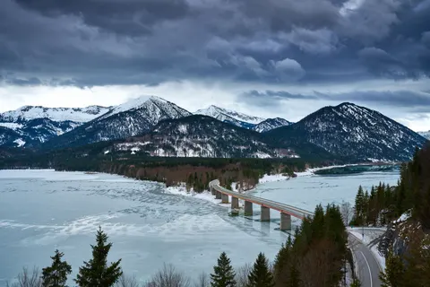 Frozen Lake 4K Wallpaper · nature · 3840×2560