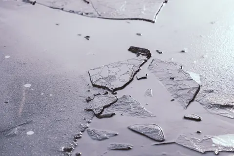 Frozen Lake 4K Wallpaper · nature · 3840×2560