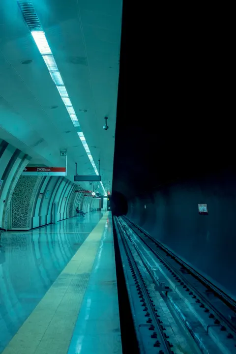 Metro Phone Wallpaper · street · 1440×2160