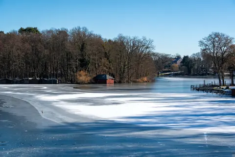 Frozen Lake 4K Wallpaper · nature · 3840×2560