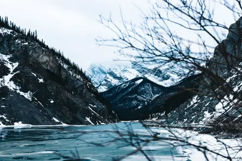 冰封湖泊 4K桌布 · nature · 3840×2561