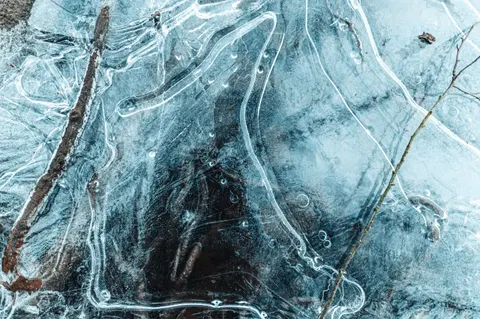 Frozen Lake 4K Wallpaper · nature · 3840×2555