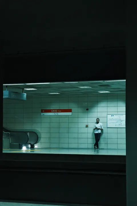 Metro Phone Wallpaper · street · 1440×2160