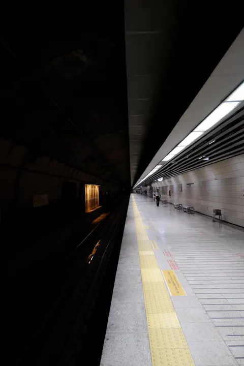 Metro Phone Wallpaper · street · 1440×2160