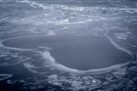 Frozen Lake 4K Wallpaper · nature · 3840×2560