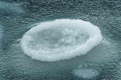 Frozen Lake 4K Wallpaper · nature · 3840×2560