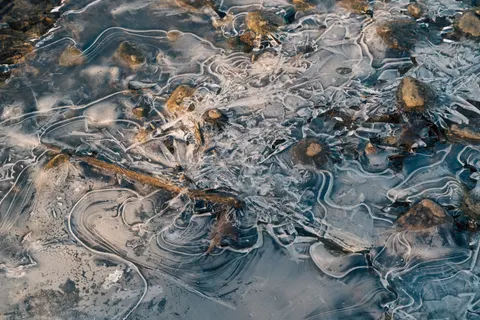Frozen Lake 4K Wallpaper · nature · 3840×2563