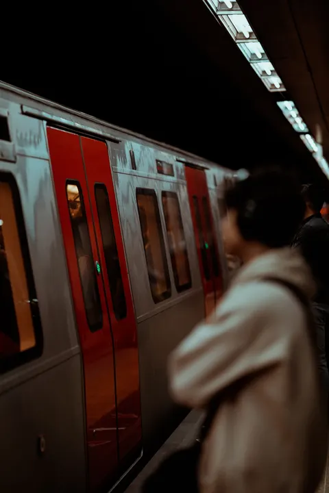 Metro Phone Wallpaper · street · 1440×2160
