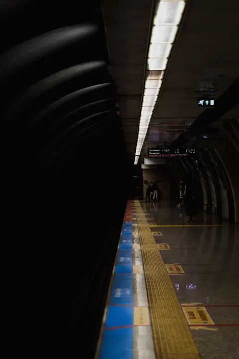 Metro Phone Wallpaper · street · 1440×2160
