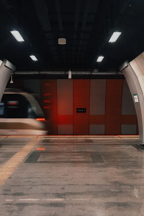 Metro Phone Wallpaper · street · 1440×2161