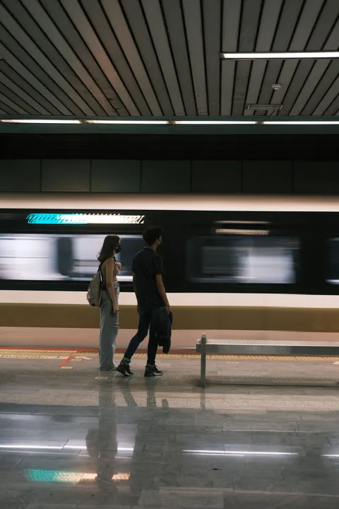 Metro Phone Wallpaper · street · 1440×2160